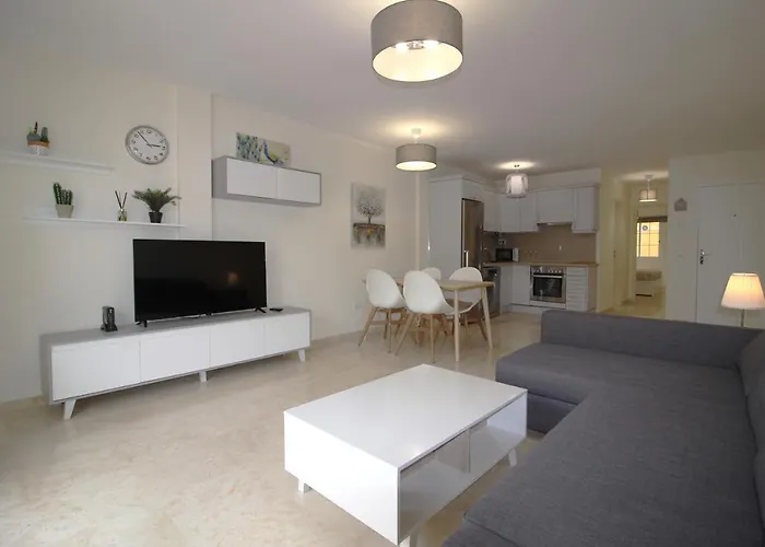Paraiso Mar Beautiful & Bright Renovated With Air Conditioning Lägenhet